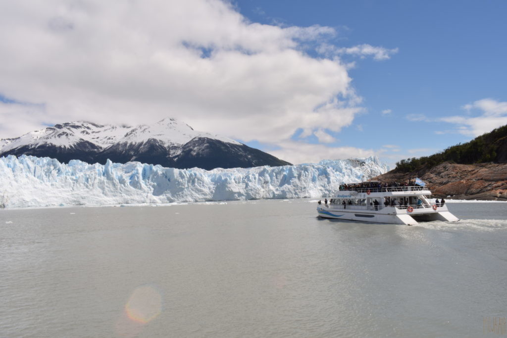 船と氷河